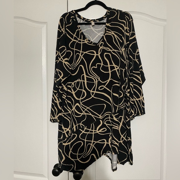 LOGO by Lori Goldstein Asymmetrical Top Black Women’s Size 4X - Picture 1 of 2